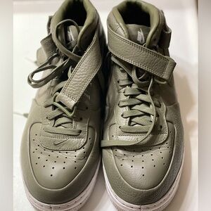 Nike Air Force 1 Mid, Olive Green Color. Size 9 in Men’s